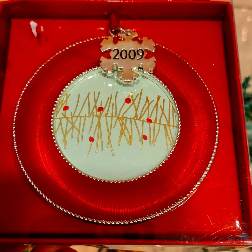 Aaron Brothers commemorative 2009 round red ornament New in box.